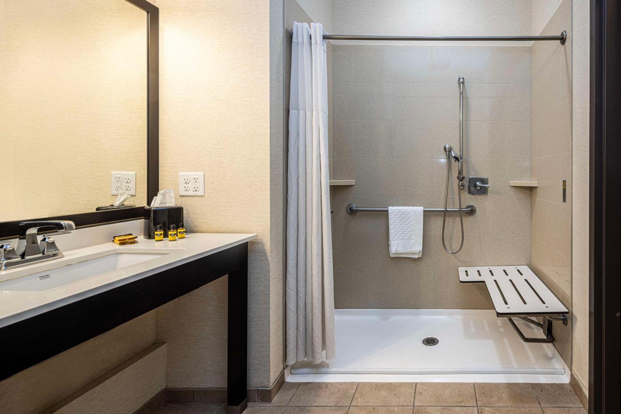Best Western Plus Franciscan Square Inn & Suites Steubenville Exteriér fotografie