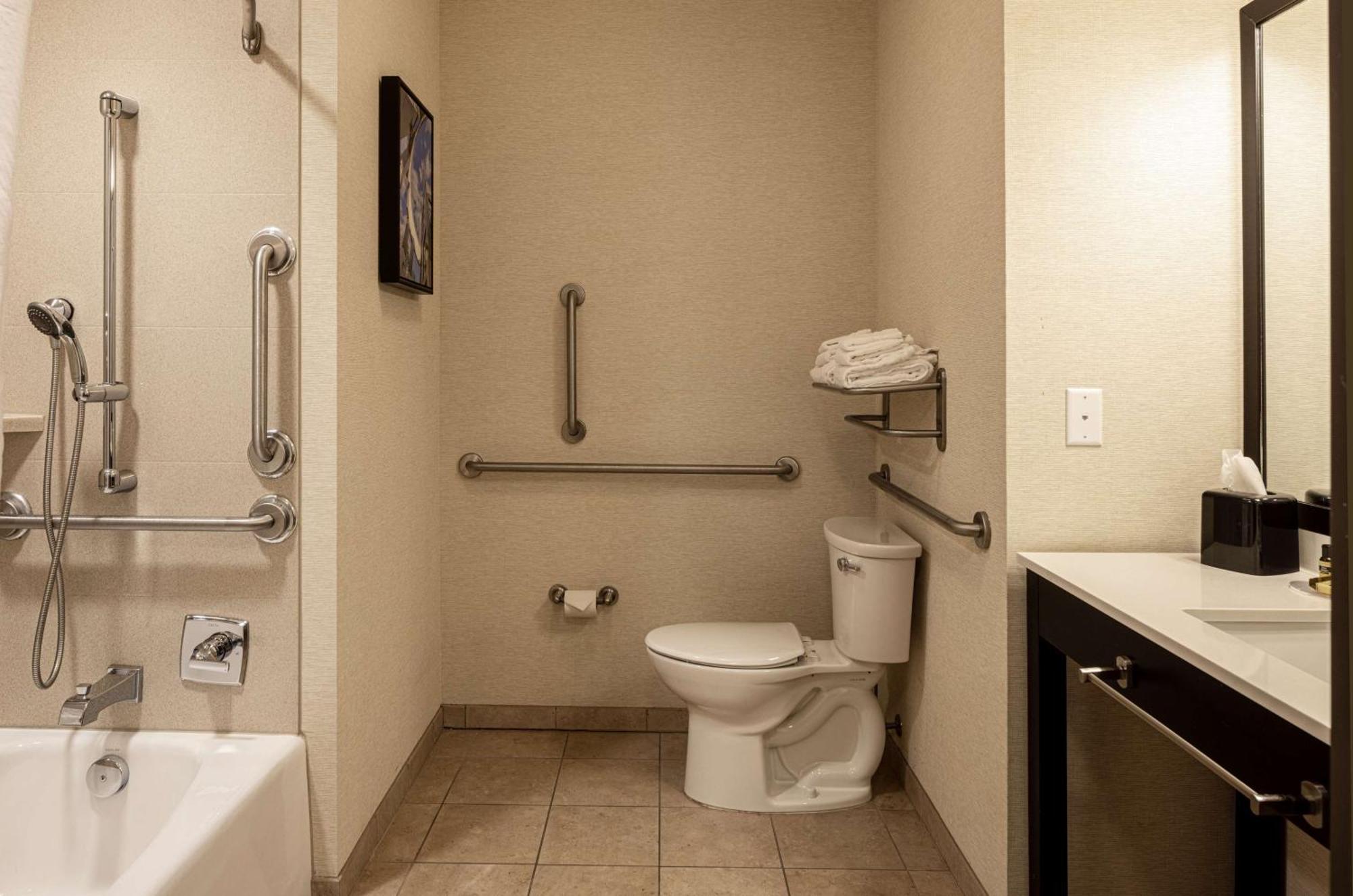 Best Western Plus Franciscan Square Inn & Suites Steubenville Exteriér fotografie
