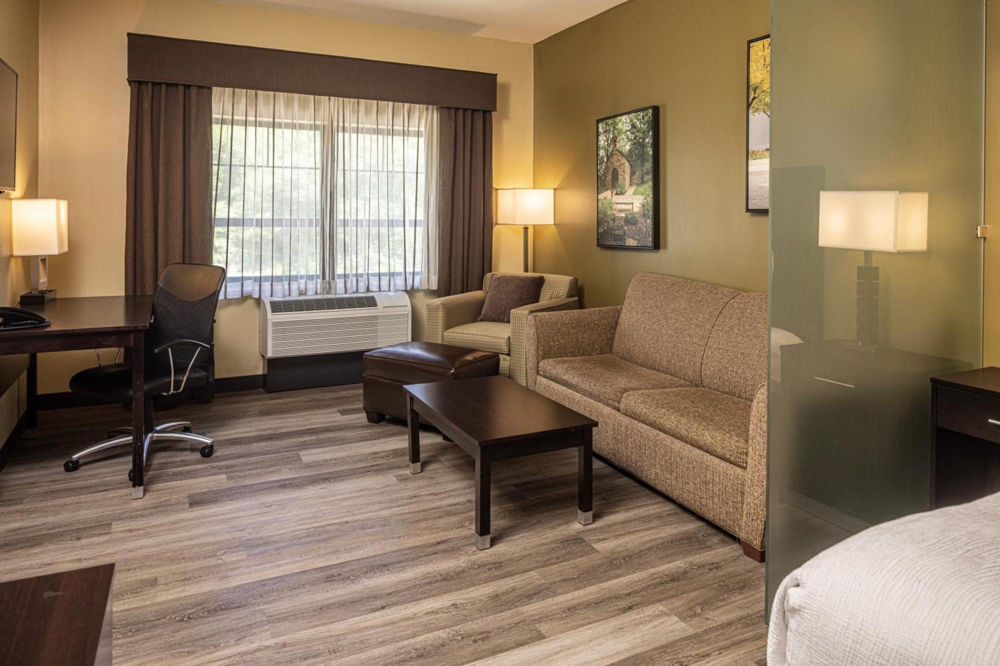 Best Western Plus Franciscan Square Inn & Suites Steubenville Exteriér fotografie
