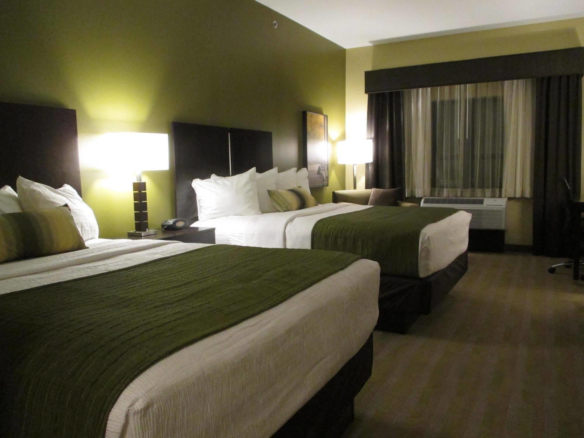 Best Western Plus Franciscan Square Inn & Suites Steubenville Exteriér fotografie