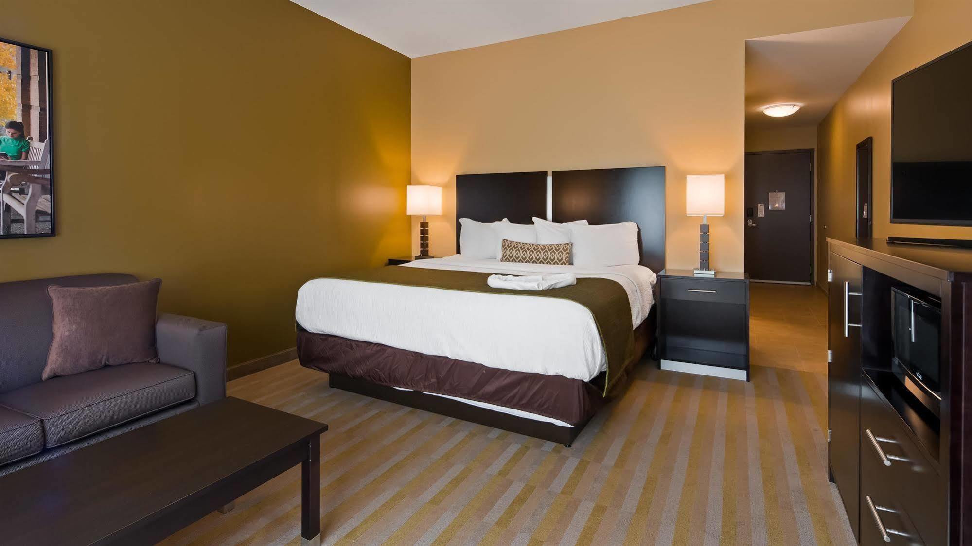 Best Western Plus Franciscan Square Inn & Suites Steubenville Exteriér fotografie